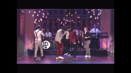 One Direction - Изпълняват What Makes You Beautiful в Saturday Night Live
