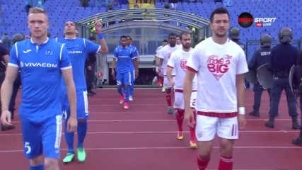 "Червените" със специални фланелки за дербито