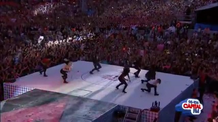 На живо ! Summertime Ball 2012 Джъстин Бийбър пее Baby