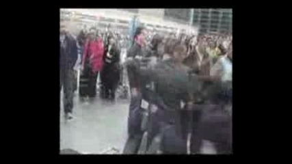 Axl Rose Beats Down a Paparazzi at Lax 