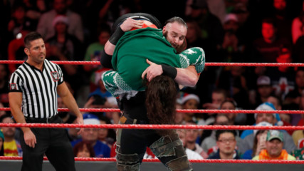 Braun Strowman vs. The Miztourage - Secret Santa Match: Raw, Dec. 25, 2017
