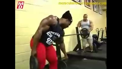 Victor Martinez and Kai Greene Train Arms Part 4