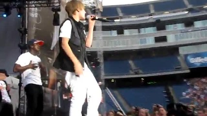 Justin Bieber - Somebody To Love Live on Gillette 