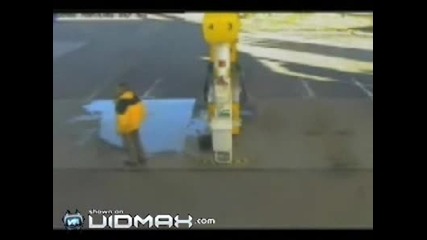 Ядосан мъж иска да запали бензиностанция 