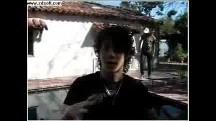 Nick Jonas - Interview [ Kevin Acting Funny in The Back]