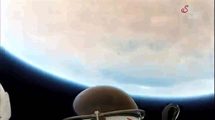 Невероятни кадри от космоса! Феликс Баумгартнер скочи от ръба на космоса!