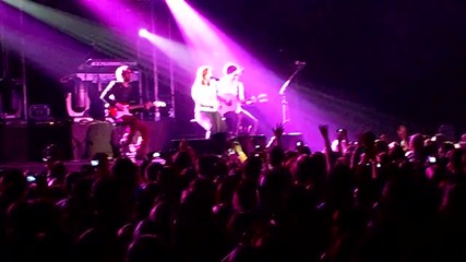 Kelly Clarkson Behind These Hazel Eyes Live Short Acoustic Version Echo Arena, Liverpool 