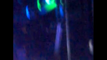 Невероятно изпълнение на Бийбър в Дълбин - Down to earth 