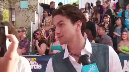 Cambio_ Jackson Talks On_off Set Romances