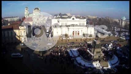 Недоволни от правителството протестират пред парламента