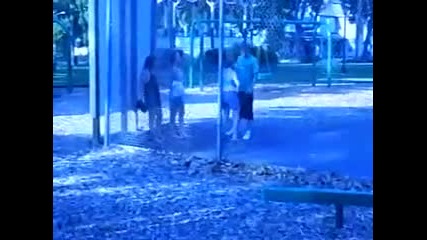 Момче Откача И Пребива Момиче с Топка 