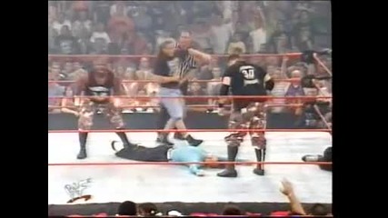 Rob Van Dam напада Jeff Hardy 
