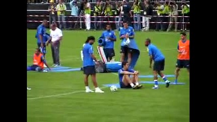 Изумителен трик на Роналдиньо