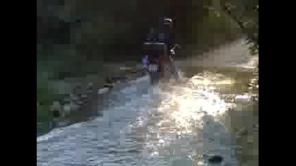 Хонда през реката