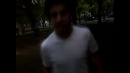 Тольо в ролята на Голямата стъпка