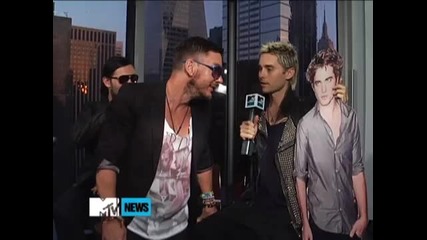30 Seconds To Mars Bring Robert Patterson Into Their Interview 