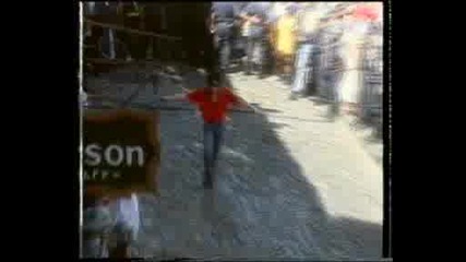 Michael Jackson - They Dont Care About Us (зад колистите)