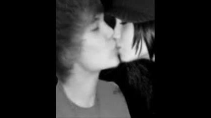 Selena Gomez kiss justin bieber 
