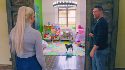 The Miz surprises Maryse with a new playroom for Monroe: Miz & Mrs., April 9, 2019