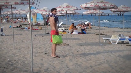 "Когато искаш да си починеш на плажа" – Типично Shorts