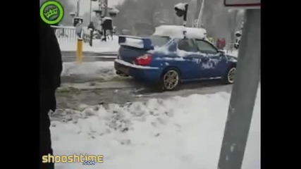 subaru impreza тегли закъсал тир в сняг