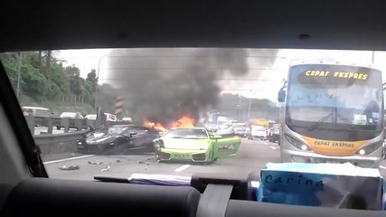 Верижна катастрофа между три автомобила Lamborghini
