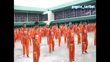 Затворници Танцуват Яко На Macarena