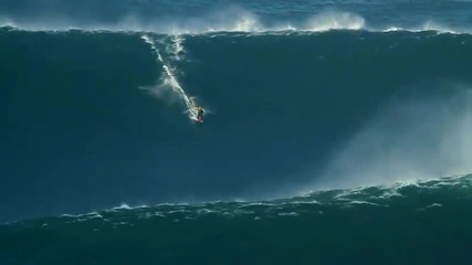 Световен рекорд! Сърфиране на 90 фута вълна в Nazar, Португалия
