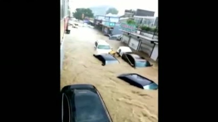 Силен дъжд причини огромно наводнение в китайски град
