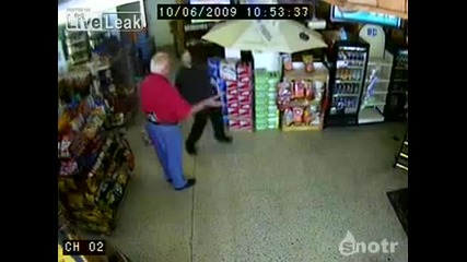 Пиян пич иска да си вземе бира в магазина 