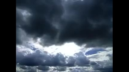Тъмно сини облаци
