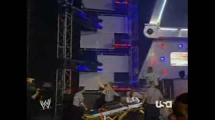 Jeff Hardy скача от "титантрона"