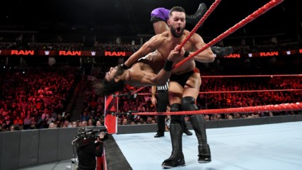 Finn Bálor vs. Jinder Mahal: Raw, Sept. 24, 2018