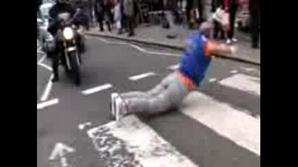 Extreme Caterpillar Breakdance.3gp