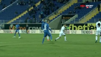Левски отново претендира за дузпа в столичното дерби със Славия