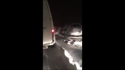 Десетки автомобили - блокирани в снежните преспи в района на Карнобат-Айтос