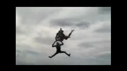 Redbull Дава Крила - Човек Скача От Самолет Без Парашут