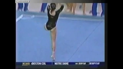 Тая гимнастичка има супер секси дупе 