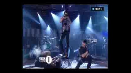Rihanna - Shut Up And Drive (live)