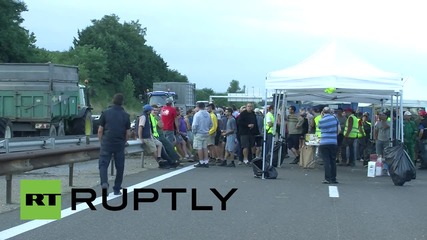 France: Angry farmers block motorways over falling food prices