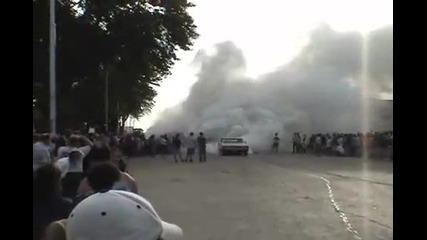 Страхотен Burnout с Chevrolet Chevelle Ss 