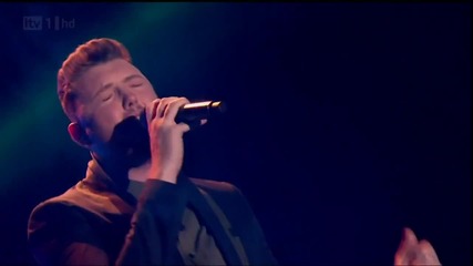 Победителя от X Factor Великобритания 2012 Джеймс Артър пее Impossible
