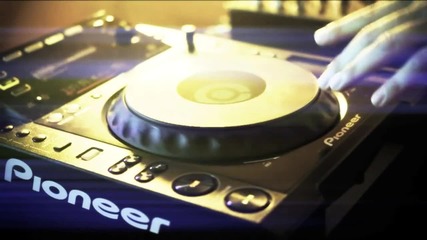 ikandi Licious - Hit The Floor
