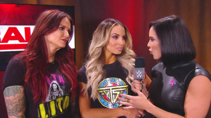 Mickie James & Alicia Fox brawl with Trish Stratus and Lita: Raw, Oct. 22, 2018