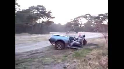 Мъж кара половин кола!