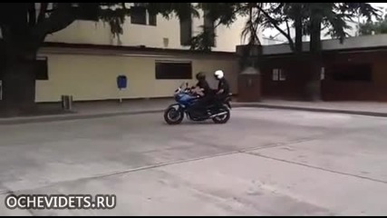 Полицейска тренировка с мотор завърши неочаквано зле !