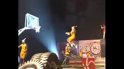 Dunking Devils и невероятните им номера! 