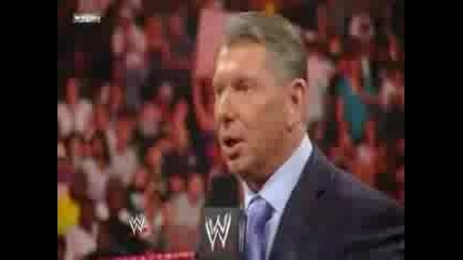 Макмеан продава Raw