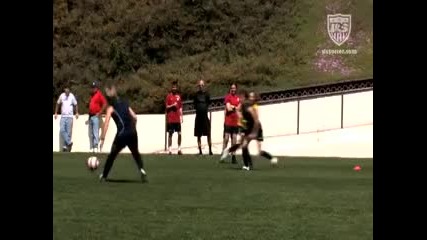 Футболистки на тренировка 