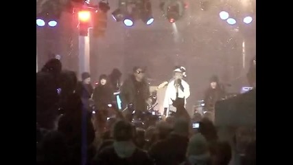 Rihanna and Jay Z - Run This Town (live) 
